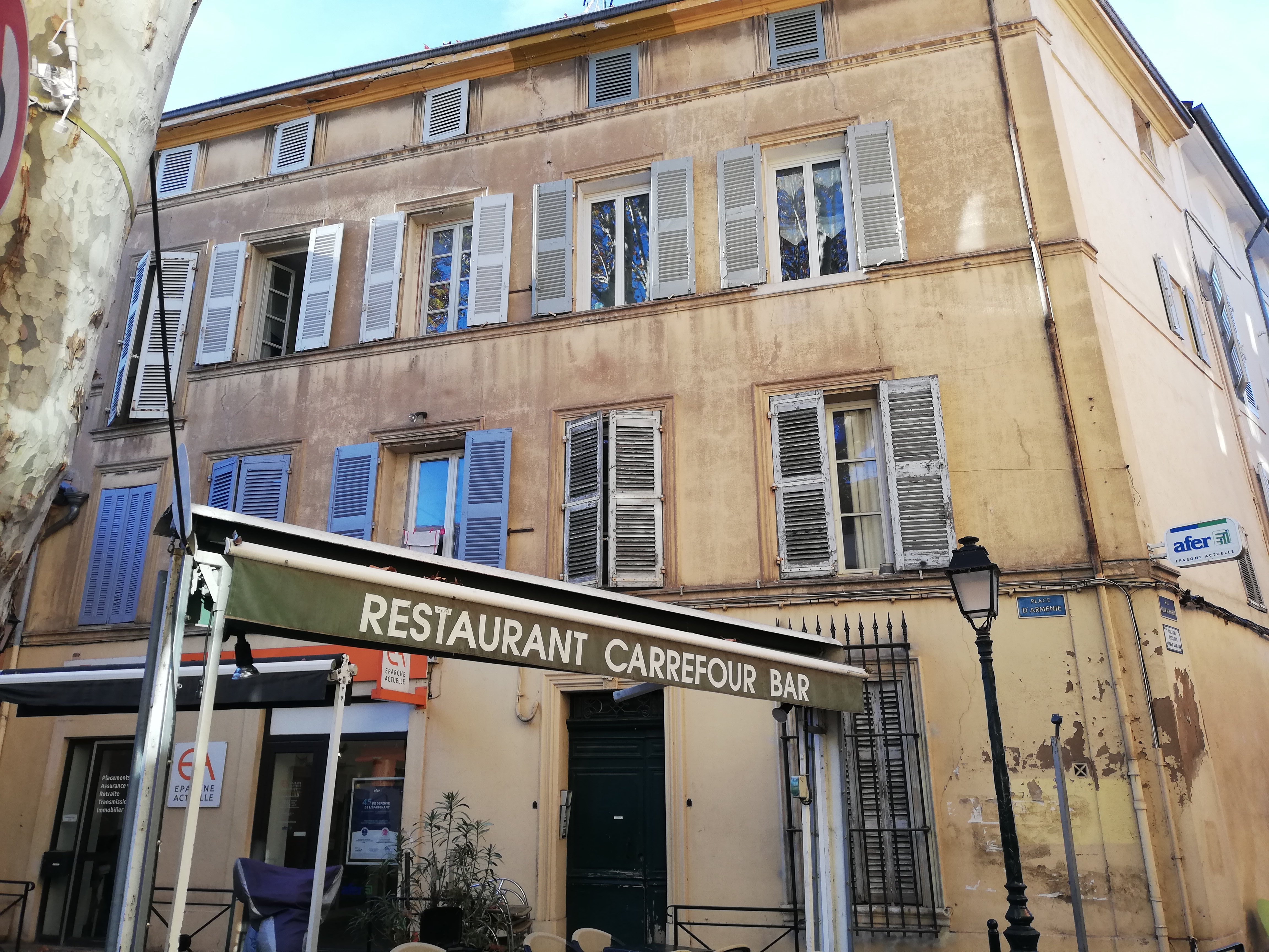 Corniche immeuble Aix-en-Provence prête à tomber